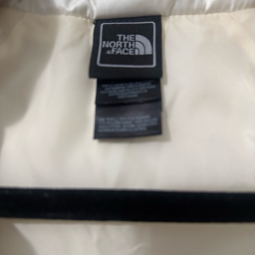 The North Face Women's White Puffer 550 Vest Sz Med - Picture 5 of 7